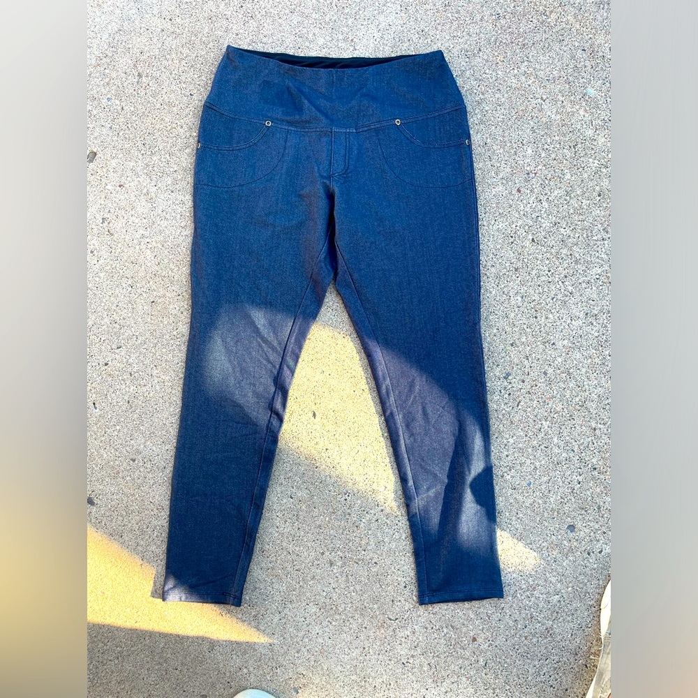 Ruby Ribbon stretch jeggings.